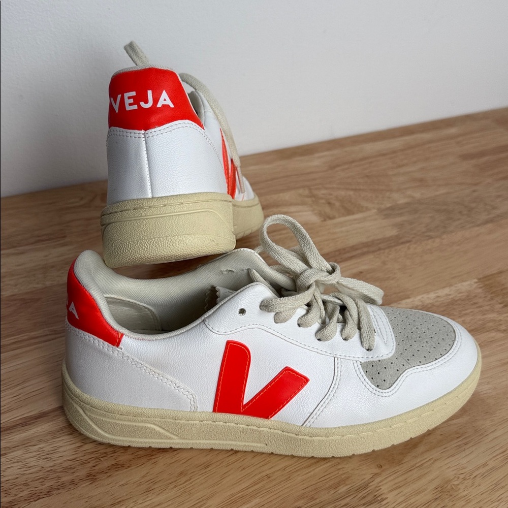 Veja CWL White and Orange Sneakers - Picture 14 of 14